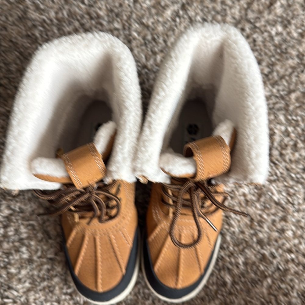 Tan and Black Winter Boots - Picture 5 of 8